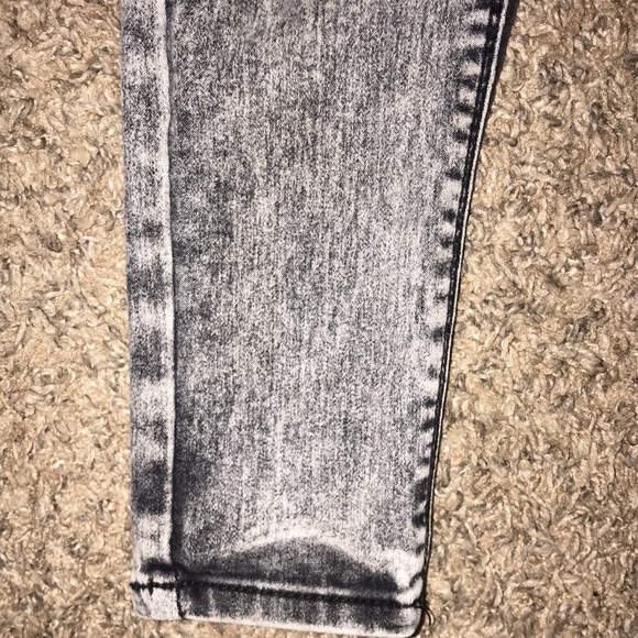 Jordache Super Skinny Dark Gray Faded Skinny Jeans - Picture 3 of 6